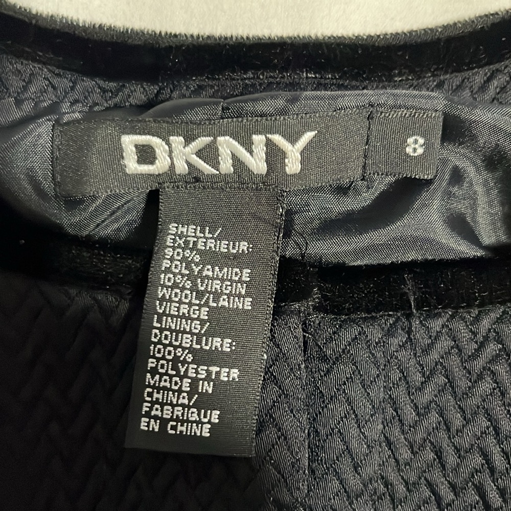 DKNY - Picture 3 of 9